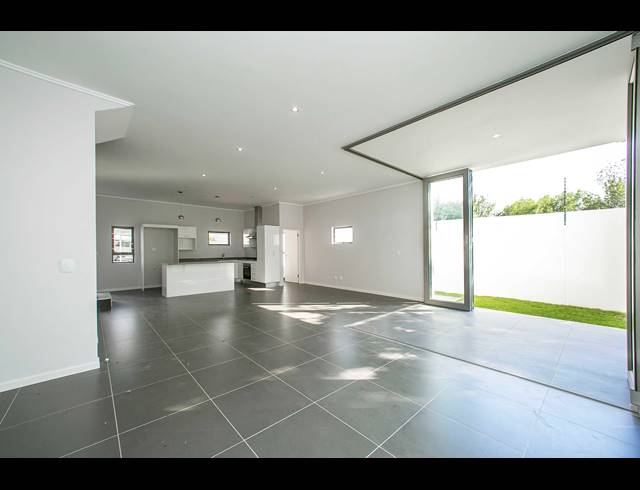 3 BEDROOM TOWNHOUSE FOR SALE IN BRYANSTON
